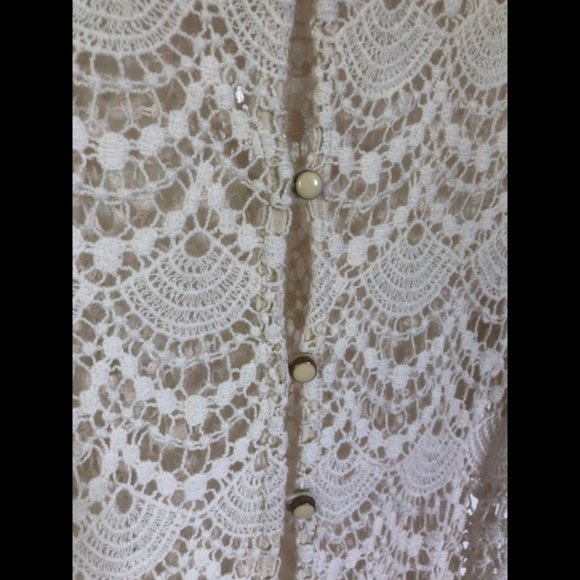 Monteau Crochet Lace Ivory Peplum Button Top M - Picture 3 of 7